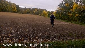 Crosslaufen Joggen Gelände Running Fitness im Herbst