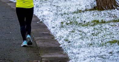 Schnee Laufen Winter Kalt richtige Kleidung