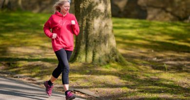 Frau Senioren Jogging Freizeit Erholungsphasen Sport Alter Fitness