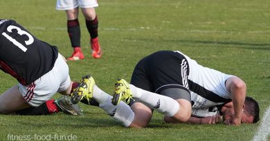 Fußball verletzt Foul Sportverletzungen vermeiden Leichtathletik Muskelverletzung Muskelzerrung