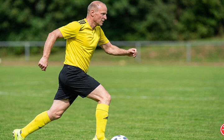 Der älteste Spieler der B-Klasse Bamberg: Rainer Ott (62) läuft beim FC Thüngfeld noch immer rechts. Anpfiff.info, B-Klasse 3 in Bayern