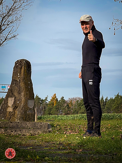 Rainer Ott aus Schlüsselfeld beim Crosslauf zum Dreifrankenstein. Das Bild soll zum Ausdruck bringen, dass man mit über 60 Jahren immer noch fit und sportlich sein kann.